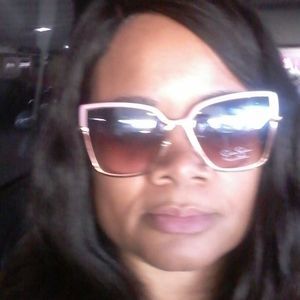 Meet your Posher, Corrine